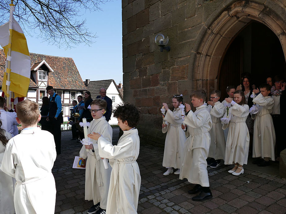 Feier der 1. Heiligen Kommunion in Sankt Crescentius (Foto: Karl-Franz Thiede)